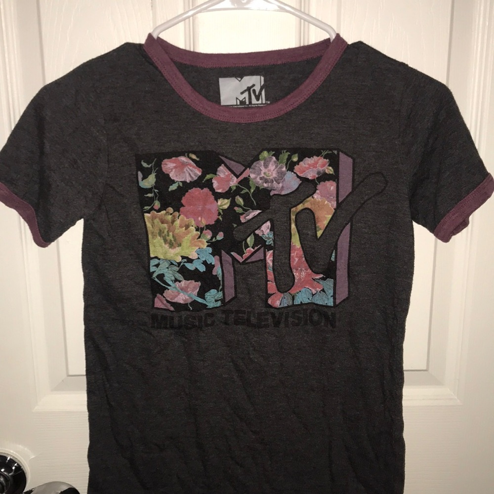 MTV flower logo t-shirt